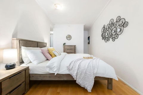 A Modern & Stylish Studio Next To Darling Harbour - St Kilda Accommodation 1