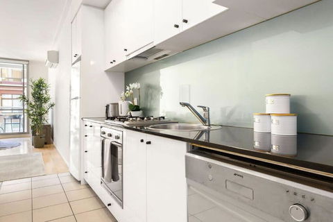 A Modern & Stylish Studio Next To Darling Harbour - St Kilda Accommodation 3