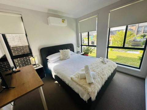 A Private Ensuite With AC And TV - St Kilda Accommodation 3