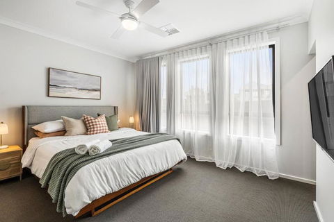 A Plus Location Views Games Balcony BBQ And Dining - St Kilda Accommodation 3