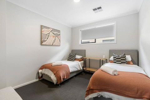 A Plus Location Views Games Balcony BBQ And Dining - St Kilda Accommodation 4