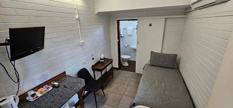 A Railway Lodge - St Kilda Accommodation 1