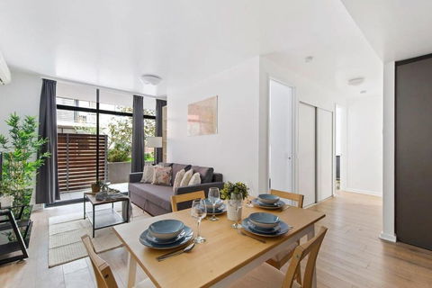 A Spacious 2BR Apt With A Courtyard & FREE Parking - St Kilda Accommodation 0