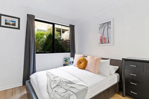 A Spacious 2BR Apt With A Courtyard & FREE Parking - St Kilda Accommodation 1