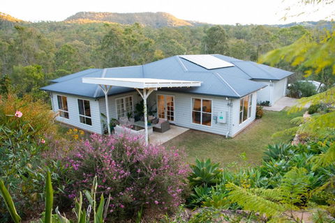 A Spacious Oasis - St Kilda Accommodation 0