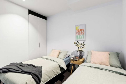 A Stylish 2BR Apt Next To Southern Cross With City Views - St Kilda Accommodation 4