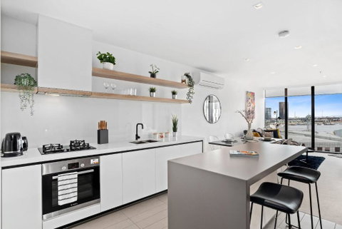 A Stylish 2BR Apt With FREE Parking - St Kilda Accommodation 4