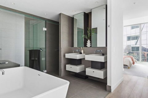 A Stylish 3BR Apt With Harbour Views FREE Parking - St Kilda Accommodation 2
