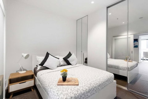 A Stylish Apt For 4 Near Queen Victoria Market - St Kilda Accommodation 0
