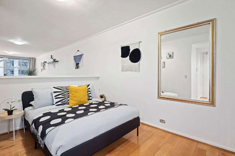 A Stylish Studio For 6 Next To Darling Harbour - St Kilda Accommodation 1