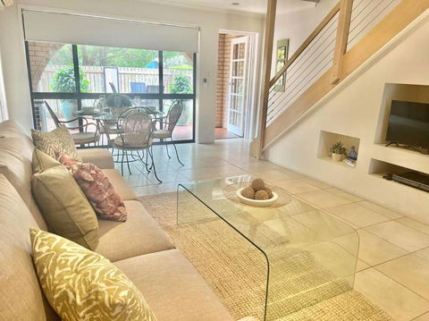 A Touch Of Lux In The Redlands! - St Kilda Accommodation 0
