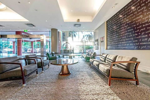 A Waterview Oasis On The Esplanade With Pool - St Kilda Accommodation 3