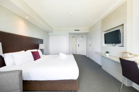 A Waterview Oasis On The Esplanade With Pool - St Kilda Accommodation 2