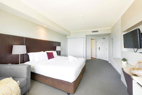 A Waterview Oasis On The Esplanade With Pool - St Kilda Accommodation 1