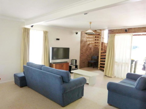Aalen Endangered Species - St Kilda Accommodation 2