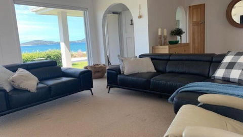 Absolute Beach Front - St Kilda Accommodation 3