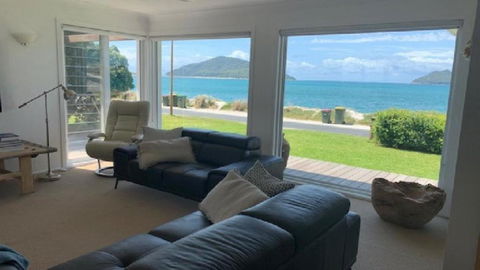 Absolute Beach Front - St Kilda Accommodation 2