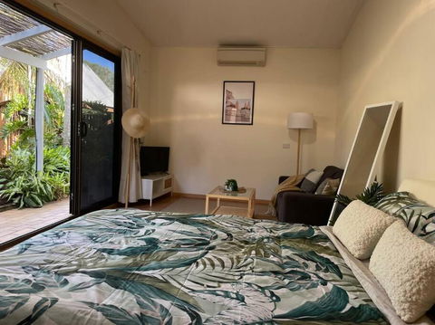 Absolute Beach Front - St Kilda Accommodation 3