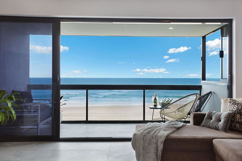 Absolute Beach Front Renovated 3 Bdrm 2 Bath App - St Kilda Accommodation 0