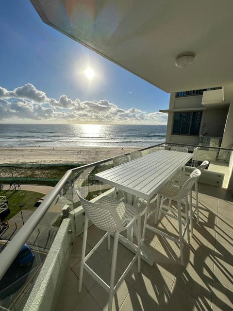 Absolute Beach Frontage Two Bedroom - St Kilda Accommodation 4