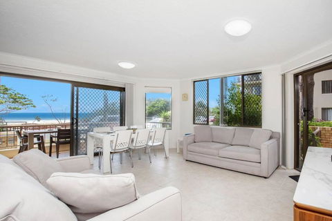 Absolute Beachfront Apartment! - St Kilda Accommodation 3