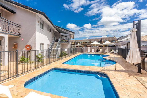 Absolute Beachfront Apartment 9T - St Kilda Accommodation 2