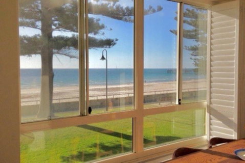 Absolute Beachfront Apartment, Amazing Sunsets - St Kilda Accommodation 0