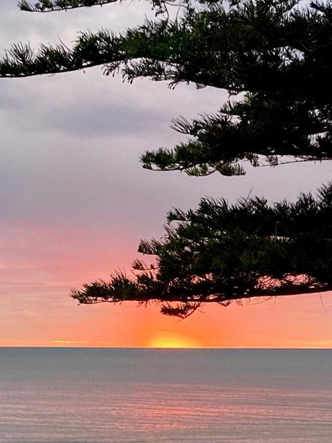 Absolute Beachfront Apartment, Amazing Sunsets - St Kilda Accommodation 2