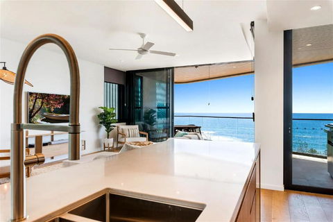 Absolute Beachfront Luxury Apartment - St Kilda Accommodation 2
