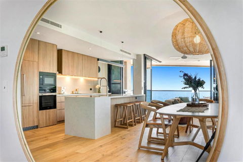Absolute Beachfront Luxury Apartment - St Kilda Accommodation 3