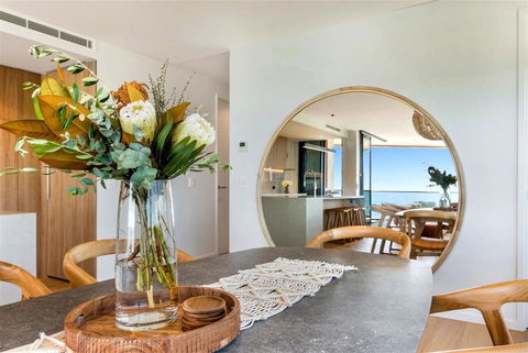 Absolute Beachfront Luxury Apartment - St Kilda Accommodation 4