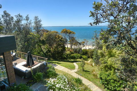Absolute Beachfront - St Kilda Accommodation 0