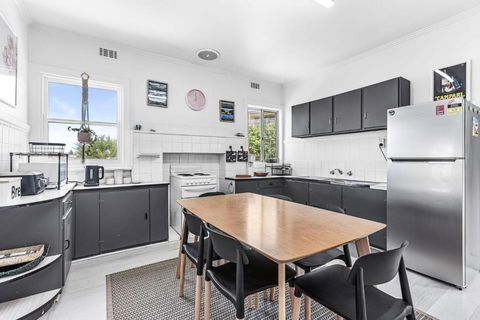 Absolute Beachfront Views Apollo Bay - St Kilda Accommodation 2