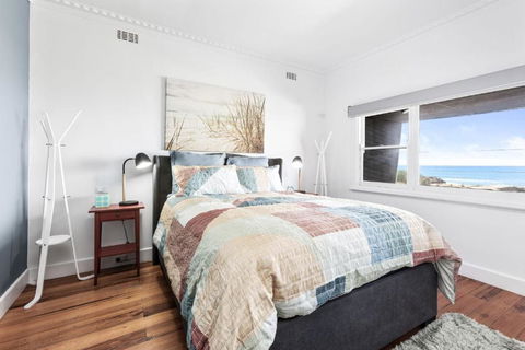 Absolute Beachfront Views Apollo Bay - St Kilda Accommodation 3