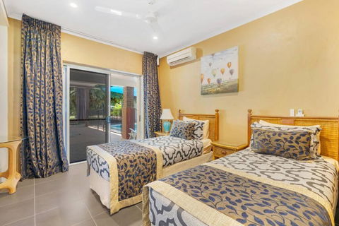 Absolute Beachfront WongaBelle- Pet Friendly - St Kilda Accommodation 2