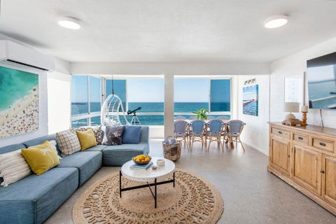 Absolute Oceanfront Yamba - Oceanstays - St Kilda Accommodation 2