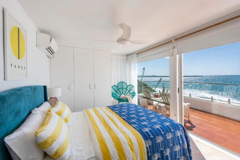 Absolute Oceanfront Yamba - Oceanstays - St Kilda Accommodation 4