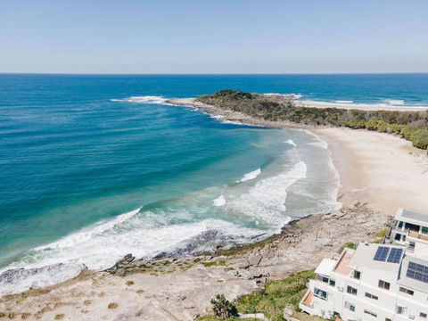 Absolute Oceanfront Yamba - Oceanstays - St Kilda Accommodation 1