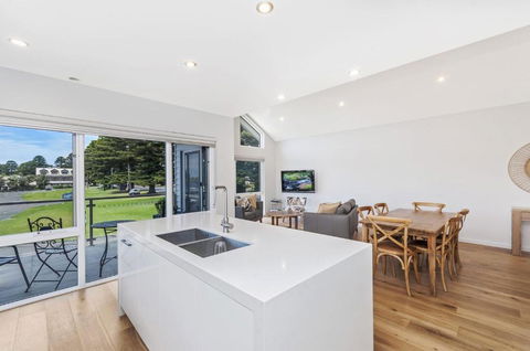 Absolute - St Kilda Accommodation 4
