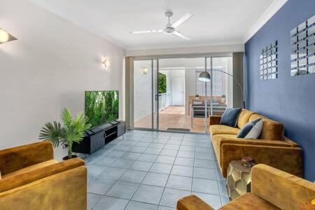 Absolute Superb Location Ocean Views Beachfront - St Kilda Accommodation 4