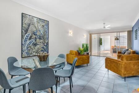 Absolute Superb Location Ocean Views Beachfront - St Kilda Accommodation 2