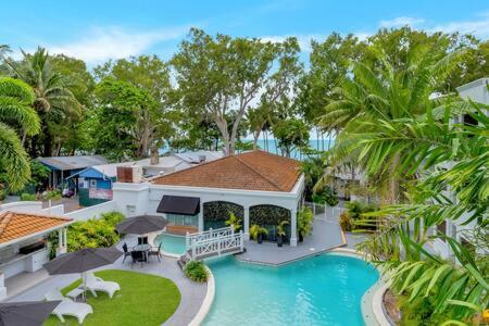 Absolute Superb Location Ocean Views Beachfront - St Kilda Accommodation 0