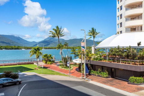 Absolute Waterfront - Enjoy Exceptional Lifestyle - St Kilda Accommodation 3
