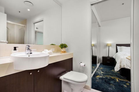 Absolute Waterfront - Enjoy Exceptional Lifestyle - St Kilda Accommodation 1