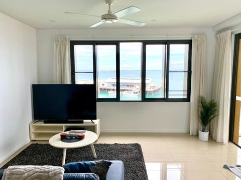 Absolute Waterfront - Tropical Oasis Over The Water - St Kilda Accommodation 2