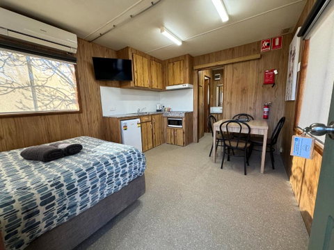 Acacia Caravan Park & Holiday Units - St Kilda Accommodation 4