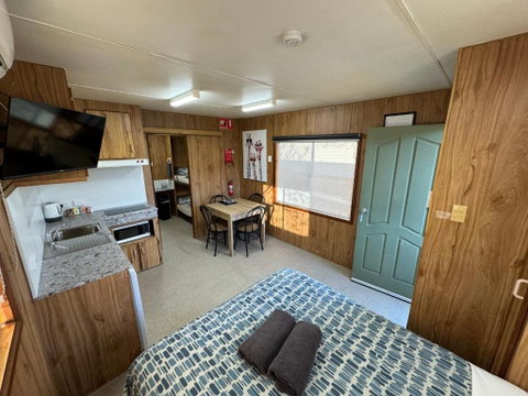 Acacia Caravan Park & Holiday Units - St Kilda Accommodation 1