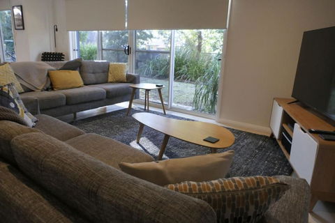 Acacia On Orion By Jervis Bay Rentals - St Kilda Accommodation 3