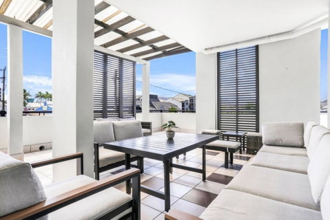 Accent On McLeod - Breezy Outdoor Living - St Kilda Accommodation 1