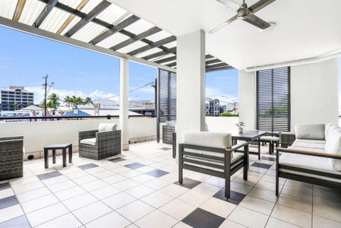Accent On McLeod - Breezy Outdoor Living - St Kilda Accommodation 2